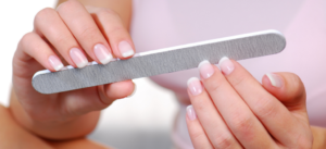 Quitar el esmalte de uñas en gel de forma segura y sencilla